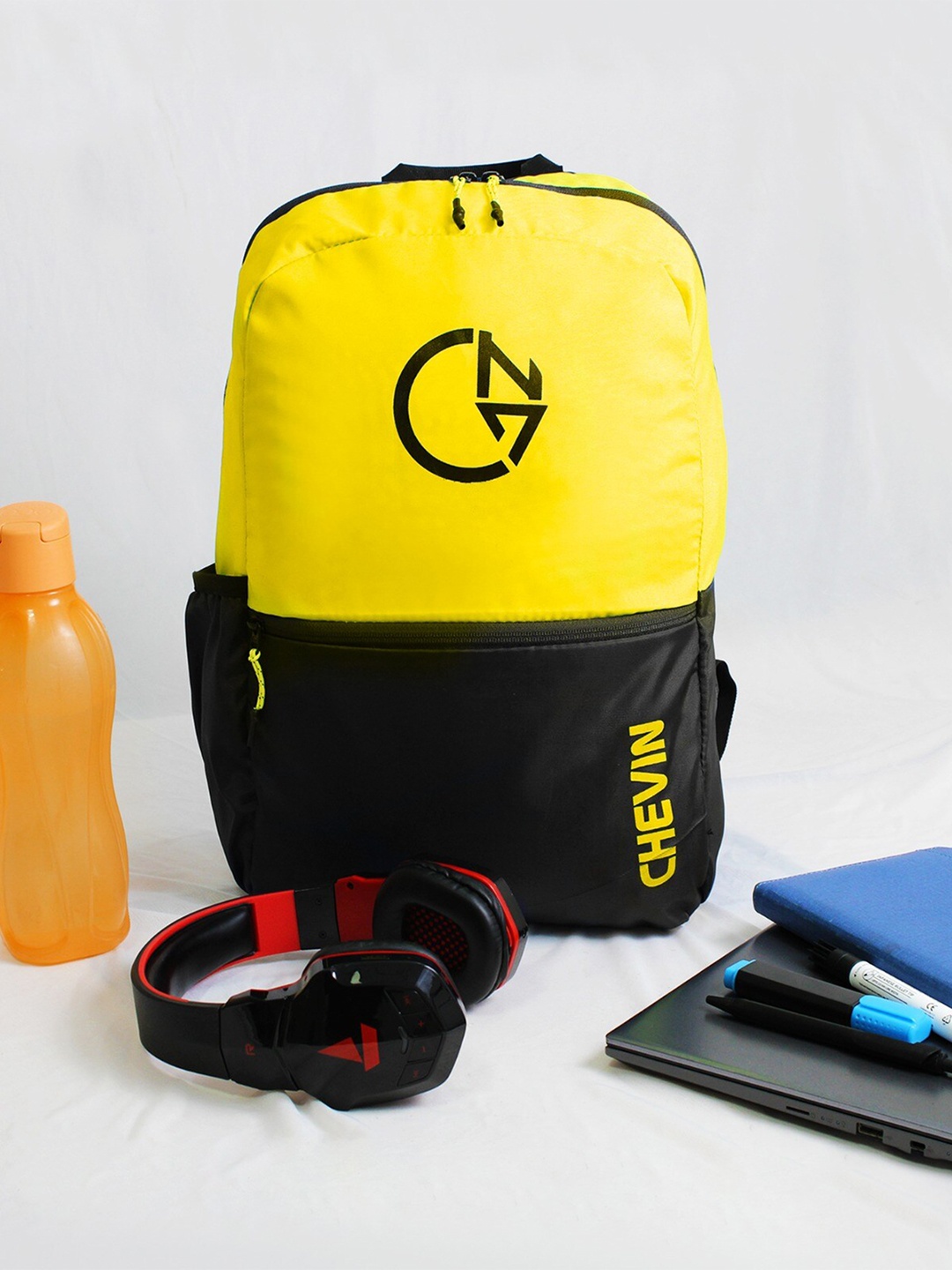 

CHEVIN Unisex Contrast Detail Water Resistance Padded Backpack, Yellow
