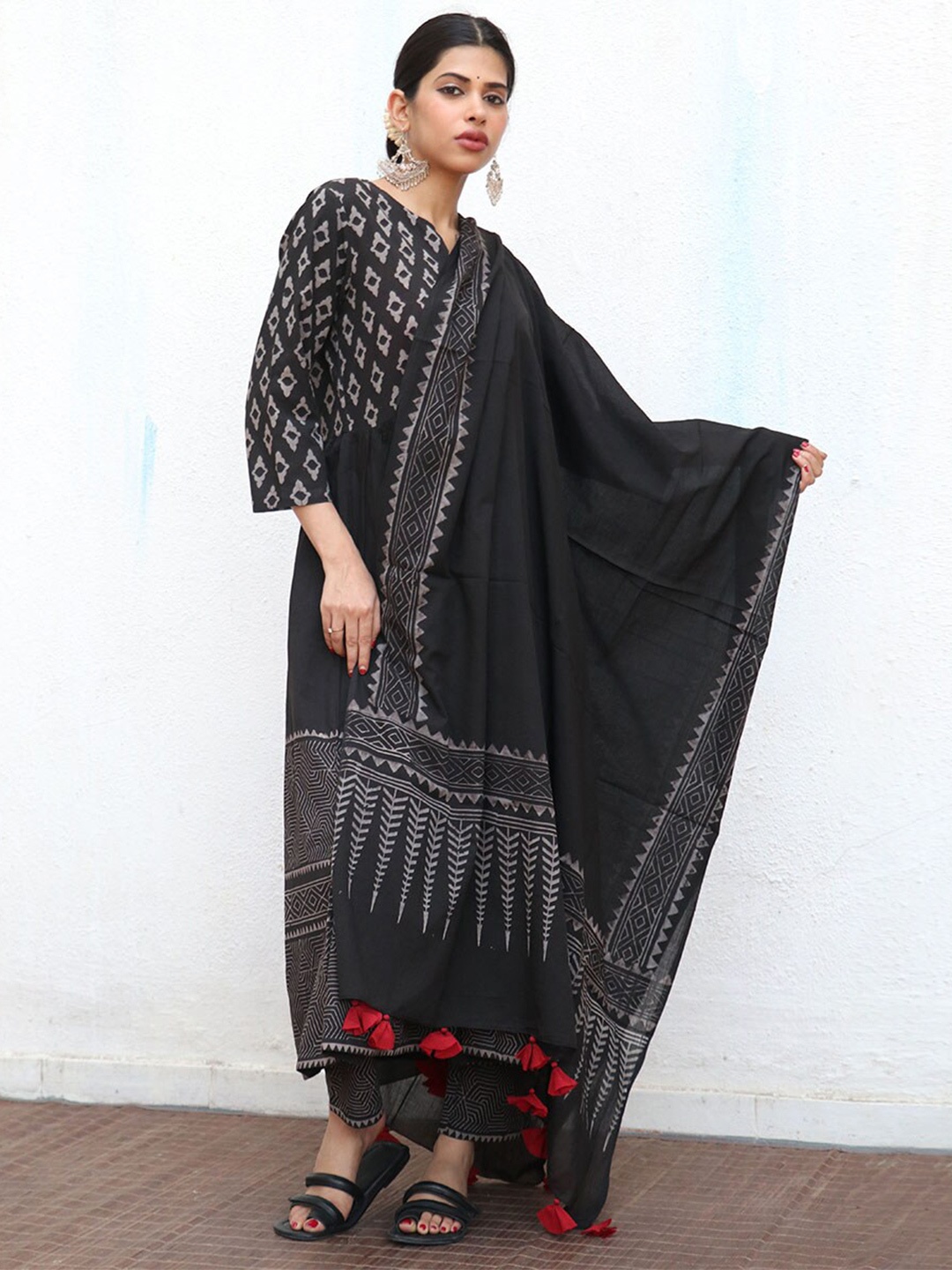 

Chidiyaa Kehlani Block Print Pure Cotton Dupatta, Black