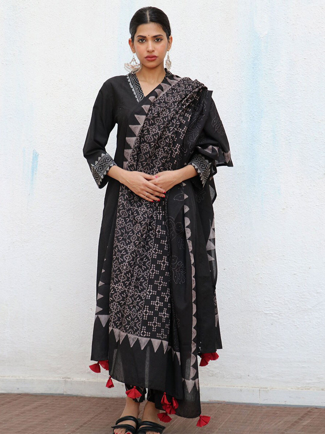 

Chidiyaa Heidi Ethnic Motifs Block Print Pure Cotton Dupatta, Black