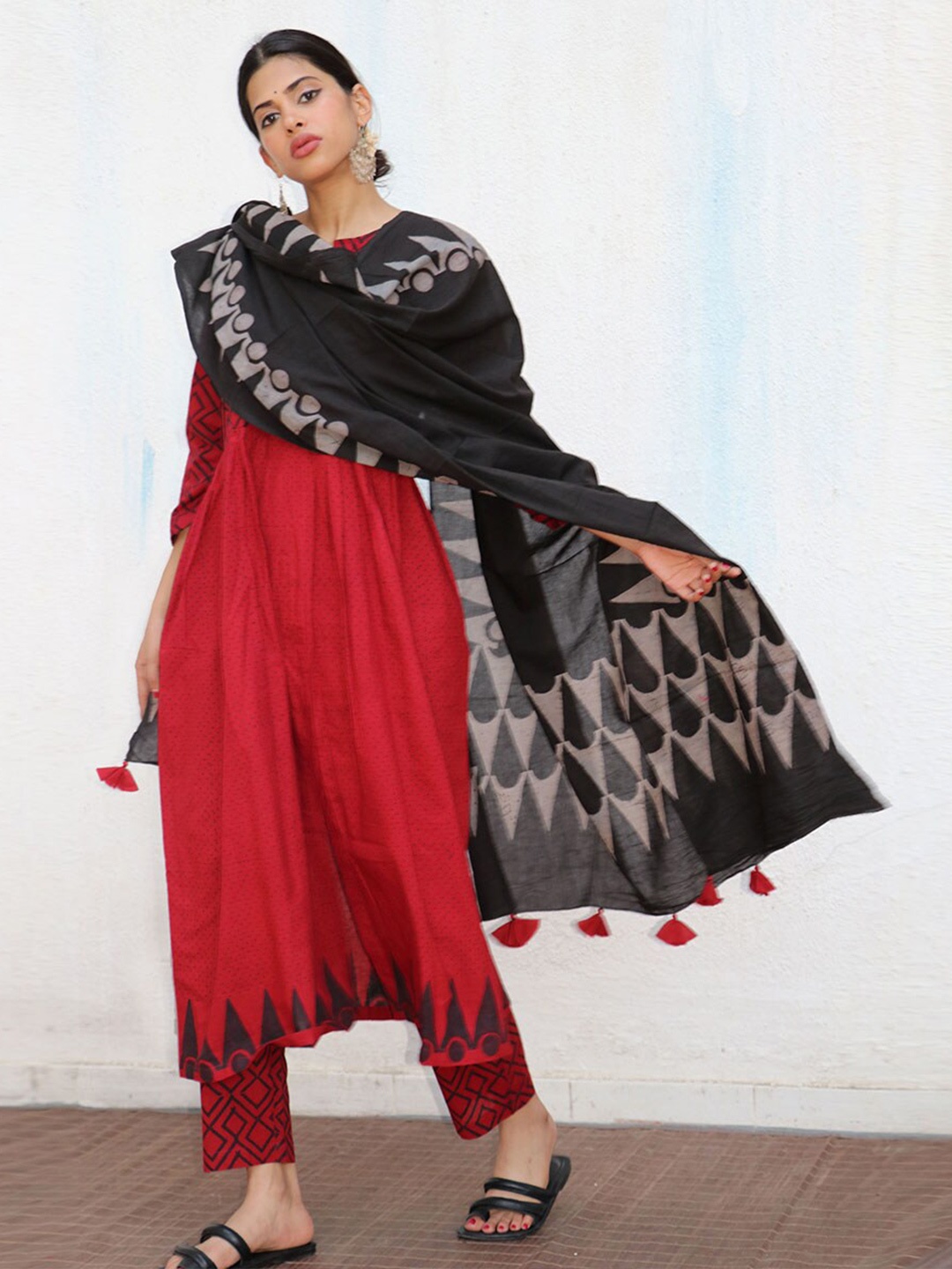 

Chidiyaa Asra Block Printed Pure Cotton Dupatta, Black