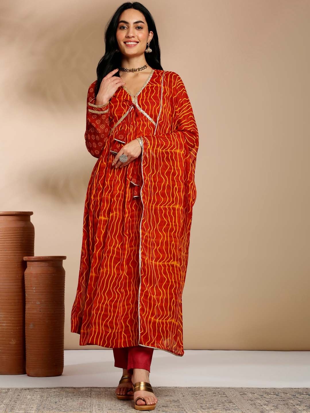 

Anouk Maroon Leheriya Printed V-Neck Gotta Patti Kurta with Trousers & Dupatta