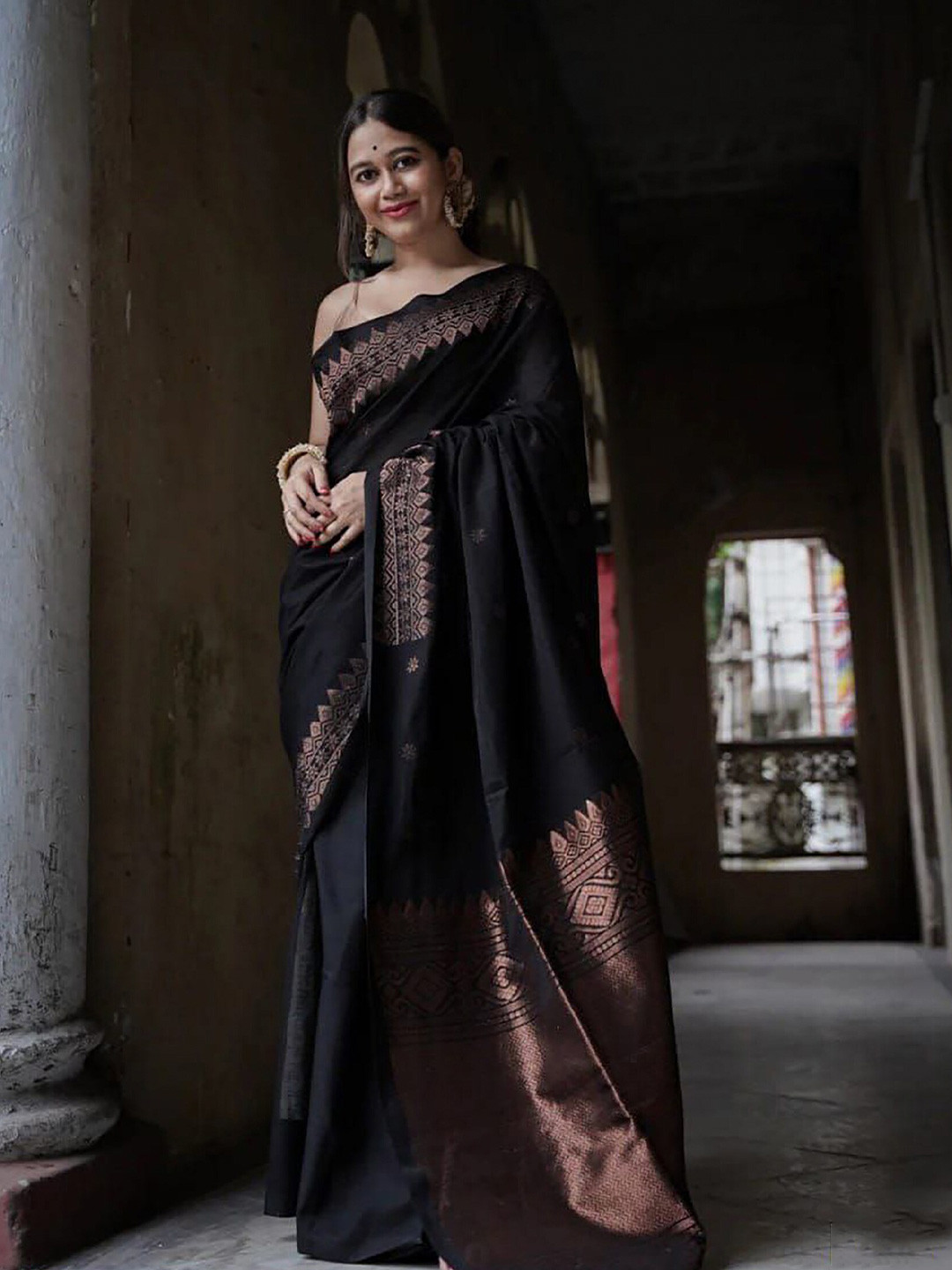 

KALINI Ethnic Motif Woven Design Banarasi Zari Saree, Black