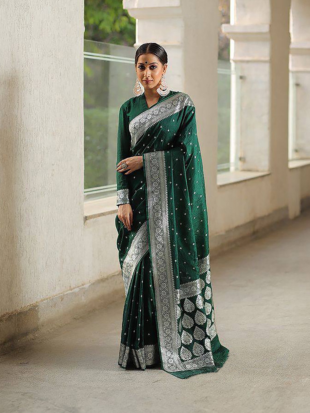 

KALINI Ethnic Motif Woven Design Banarasi Zari Saree, Green