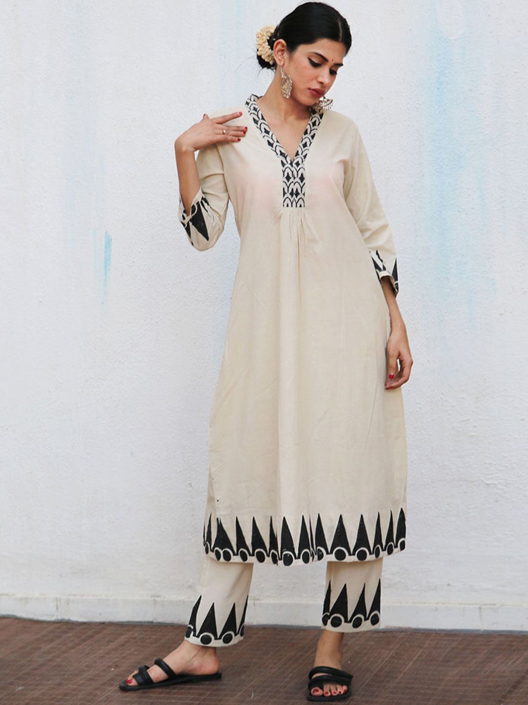 

Chidiyaa Yoke Design Pleated Pure Cotton Kurta with Trouser, Off white