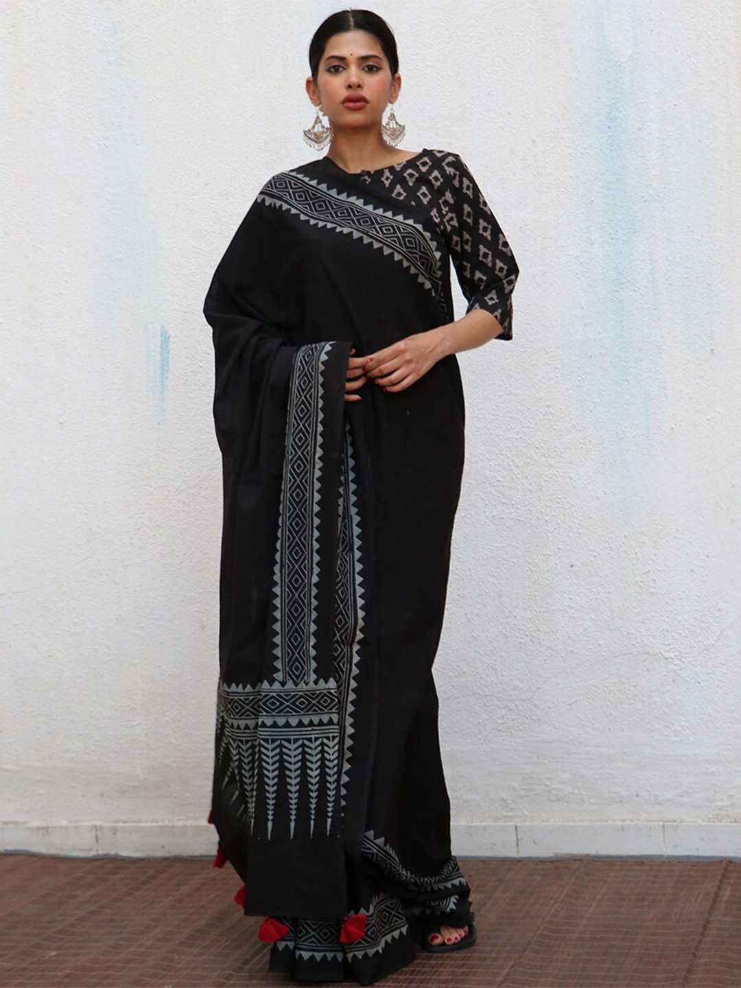 

Chidiyaa Pure Cotton Block Print Saree, Black