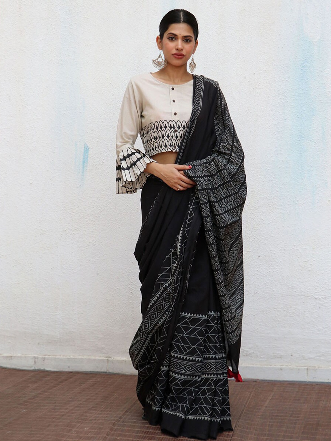

Chidiyaa Ethnic Motifs Printed Pure Cotton Block Print Saree, Black