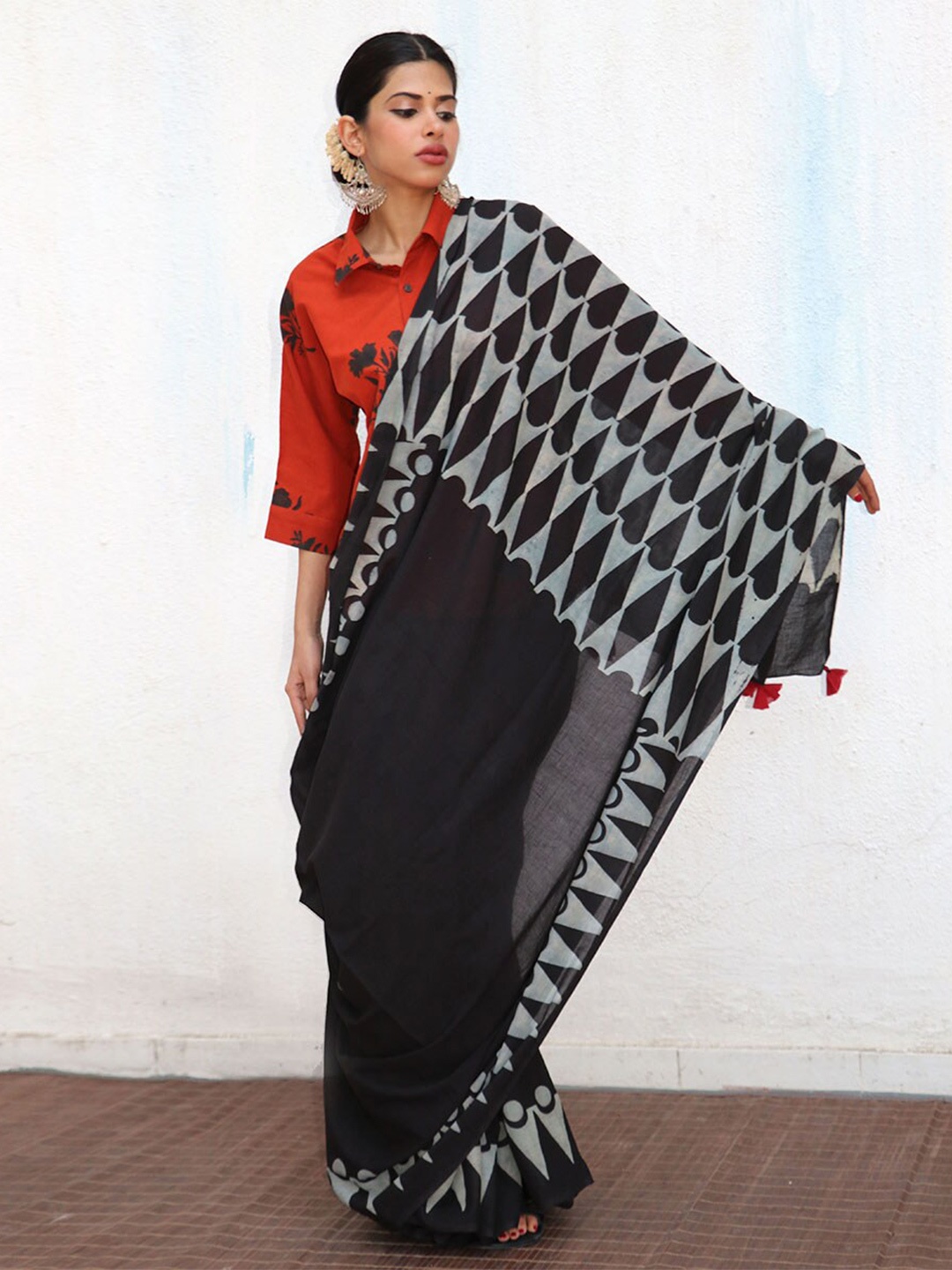 

Chidiyaa Pure Cotton Block Print Saree, Black
