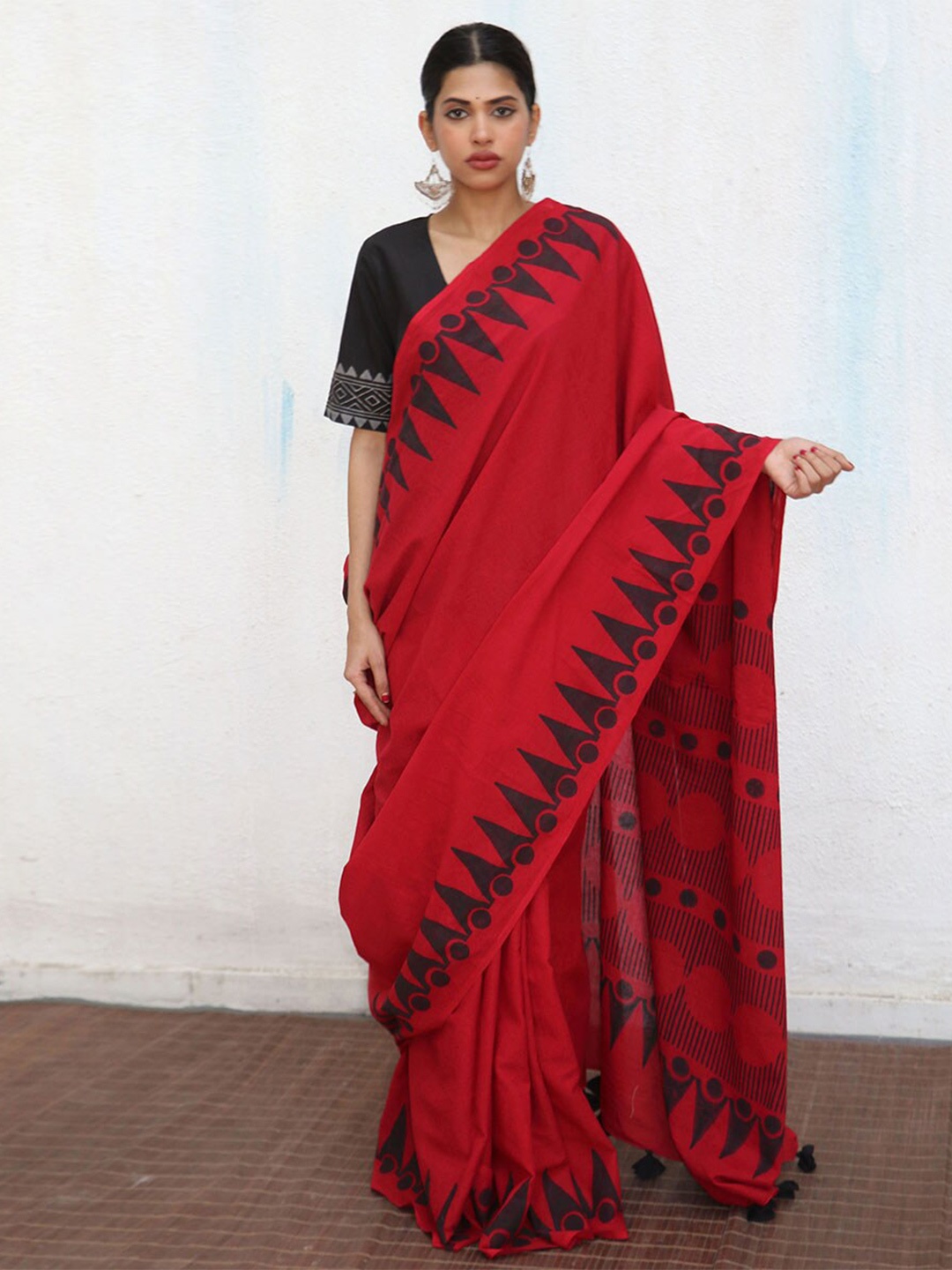 

Chidiyaa Pure Cotton Block Print Saree, Red