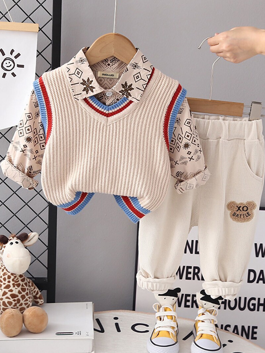 

INCLUD Boys T-shirt with Pullover & Trousers, Beige