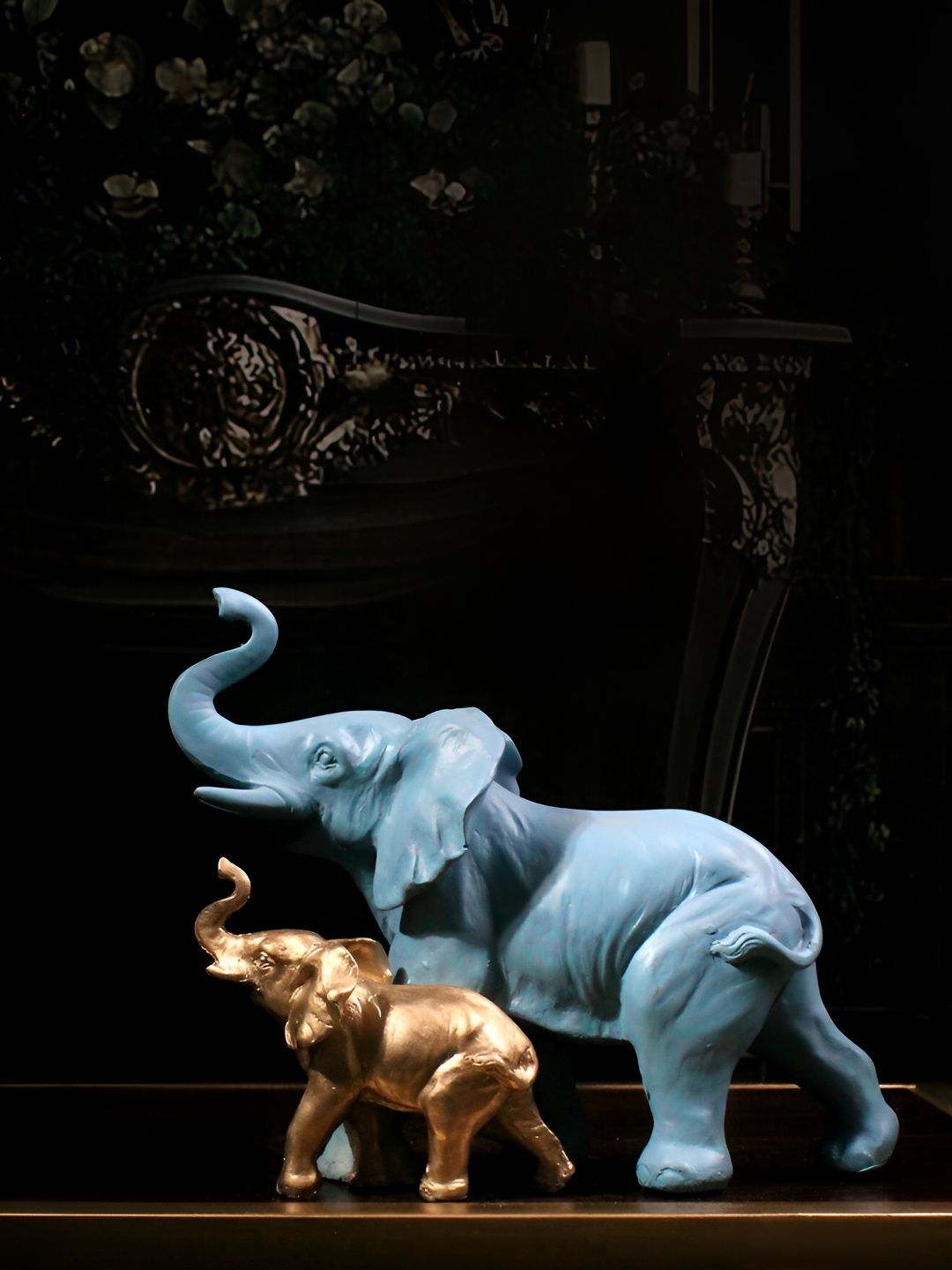 

THE WHITE INK DECOR Blue Majestic Elephant Figurine Showpiece