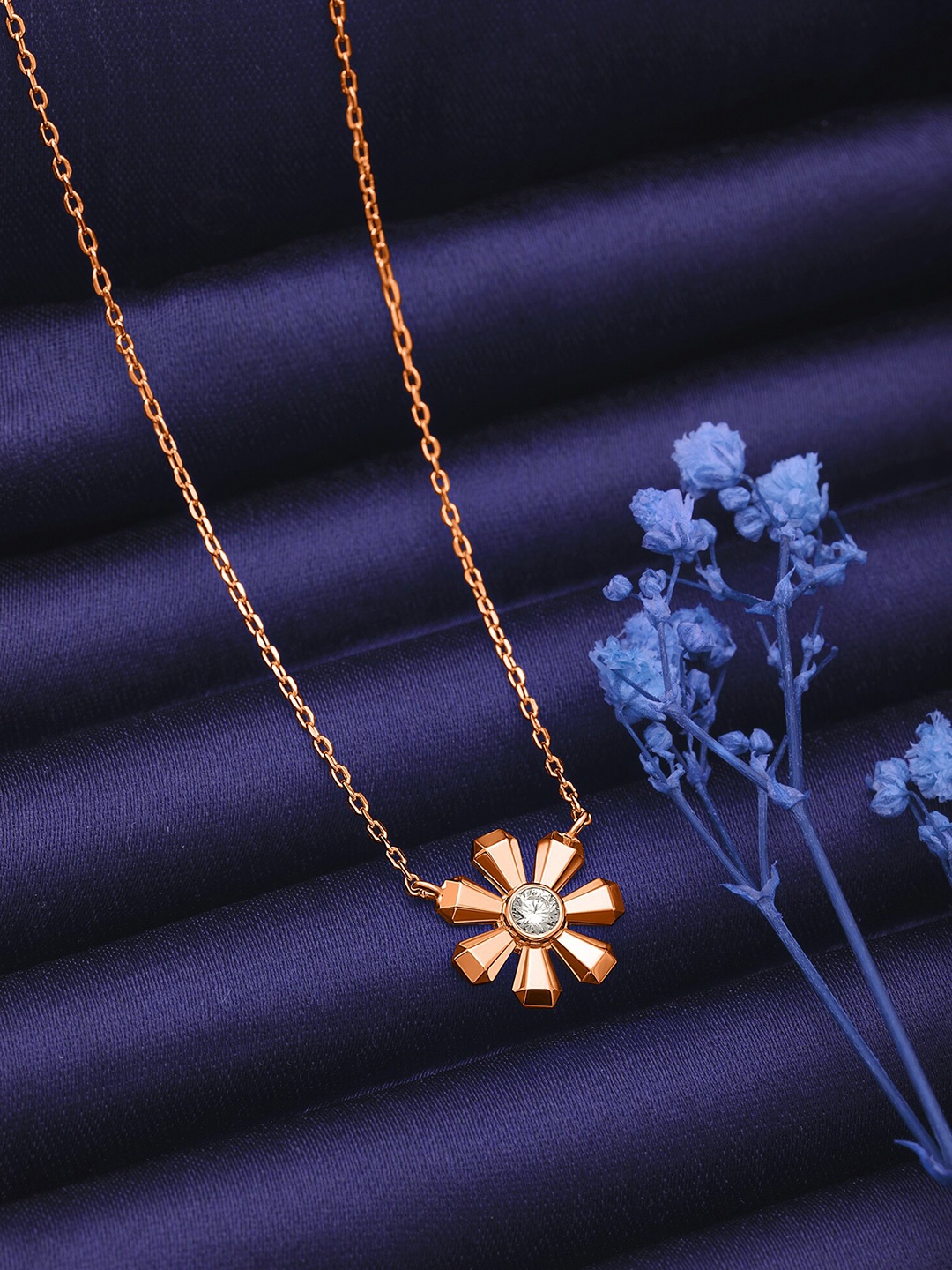 

SILBERRY 925 Sterling Silver Rose Gold-Plated Stone-Studded Floral Necklace