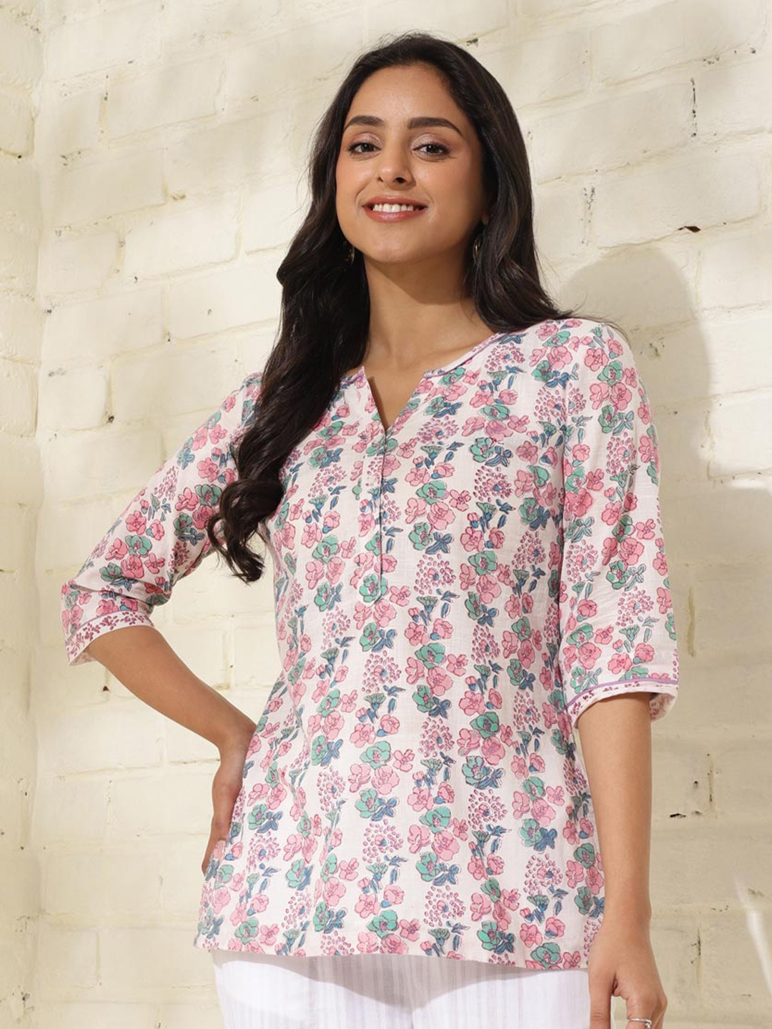 

Fabindia Floral Printed Round Neck Three-Quarter Sleeves Pure Cotton Kurti, White