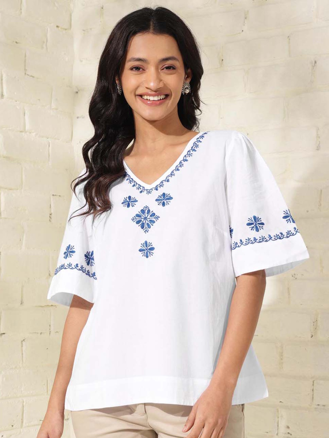 

Fabindia Floral Embellished V-Neck Short Sleeves Cotton Top, White