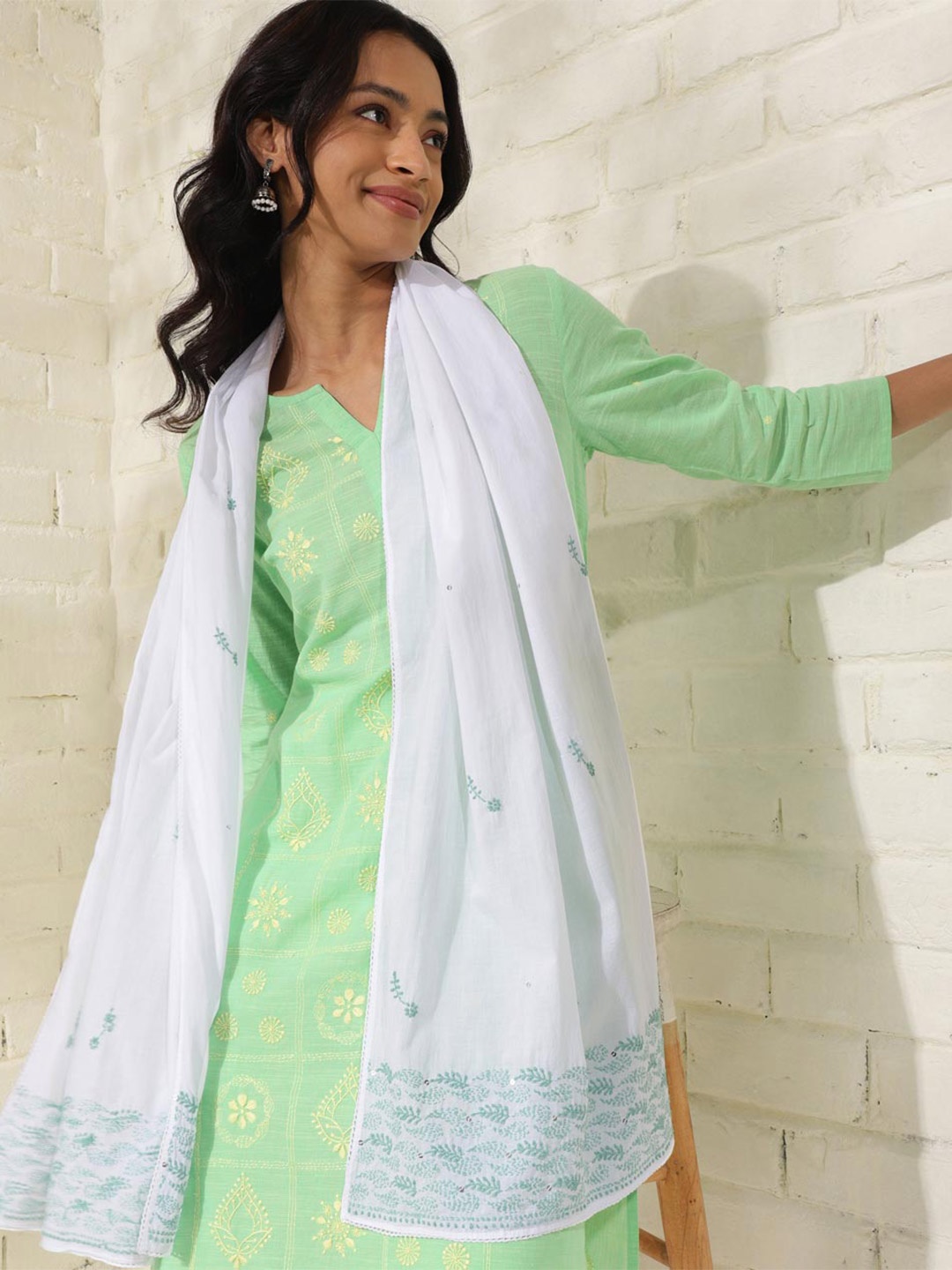 

Fabindia Floral Embroidered Cotton Chikankari Stole, White