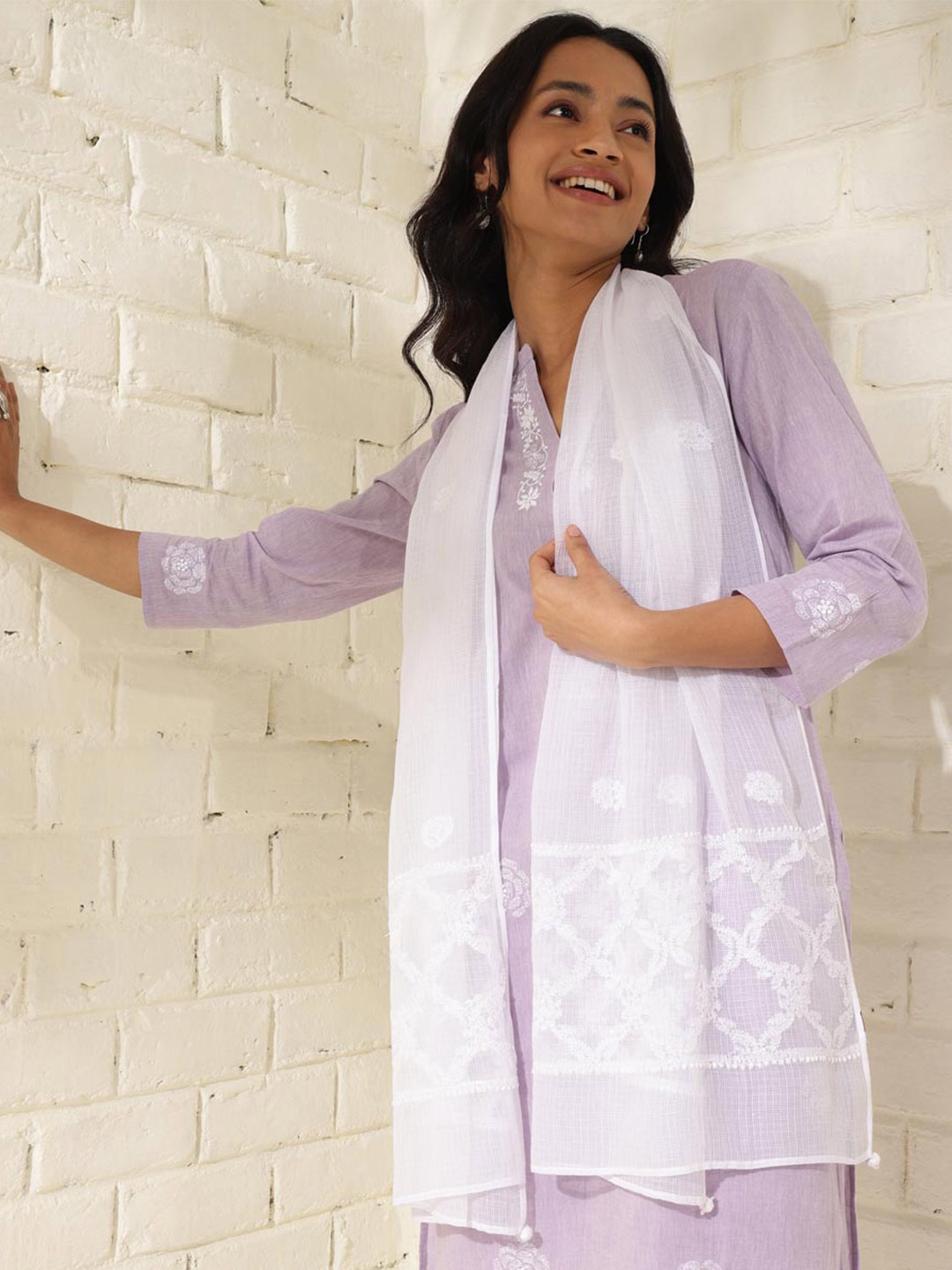 

Fabindia Floral Embroidered Cotton Silk Chikankari Stole, White