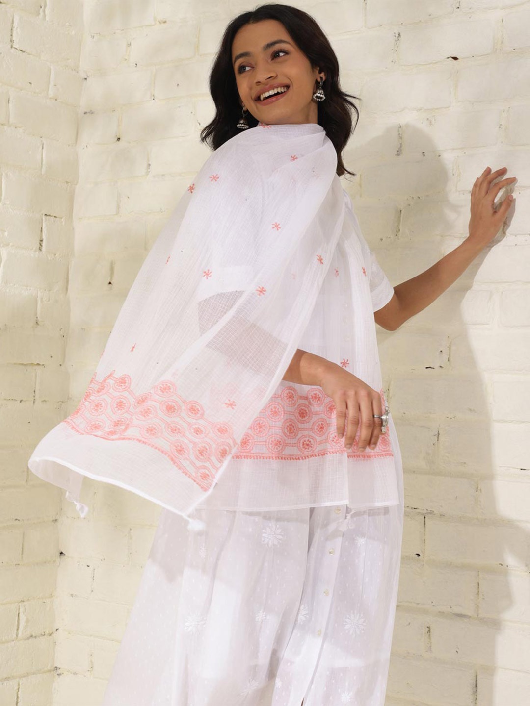 

Fabindia Floral Embroidered Cotton Silk Chikankari Stole, White
