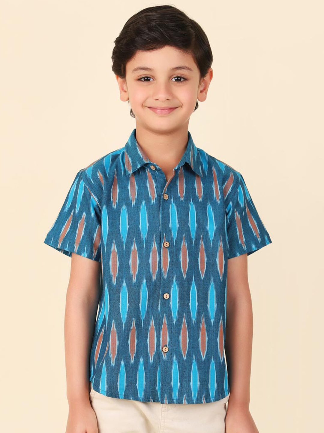 

Fabindia Boys Abstract Printed Spread Collar Cotton Opaque Casual Shirt, Blue