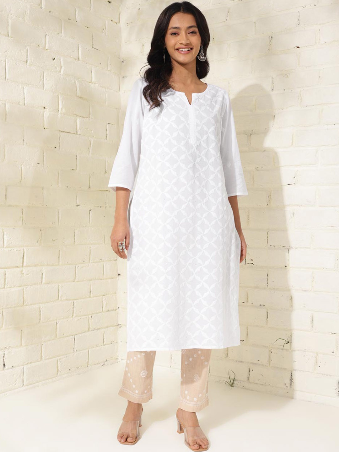 

Fabindia Floral Embroidered Notched Neck Pure Cotton Chikankari Kurta, White