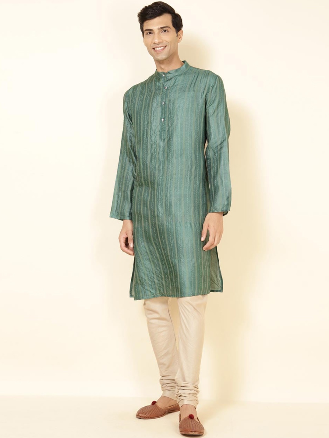 

Fabindia Dobby Woven Mandarin Collar Long Sleeves Straight Kurta, Green