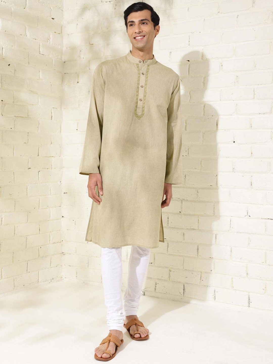 

Fabindia Embroidered Cotton Straight Mandarin Collar Thread Work Kurta, Green