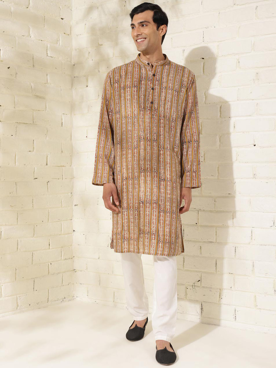 

Fabindia Ethnic Motifs Bagru Printed Band Collar Pure Cotton Kurta, Brown