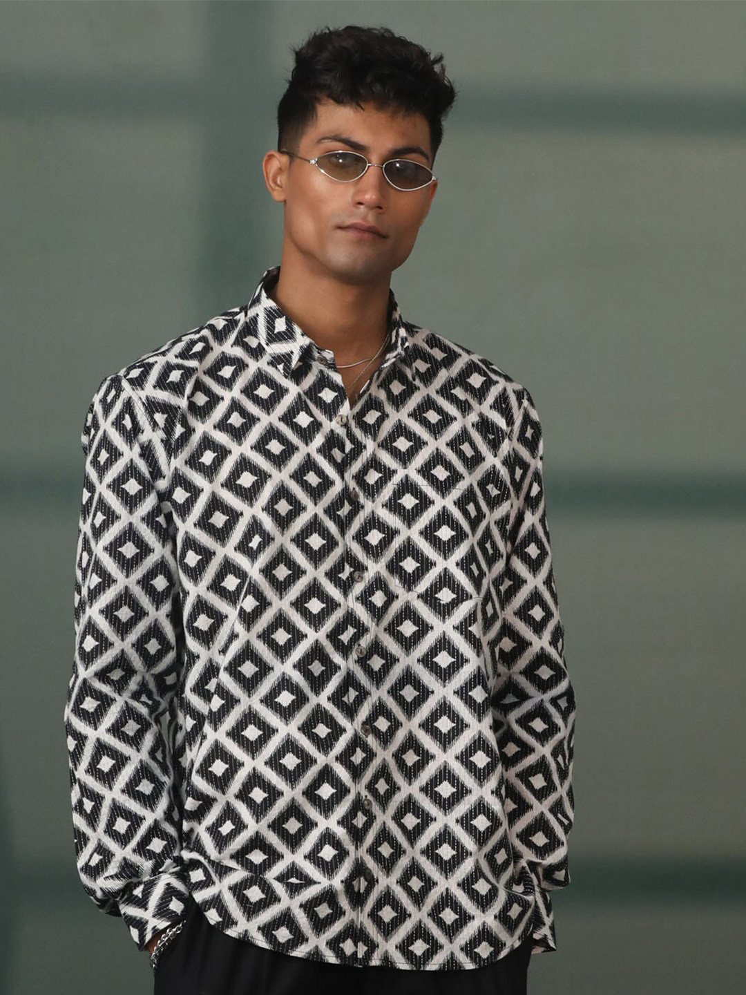 

VASTRAMAY Premium Opaque Geometric Printed Cotton Casual Shirt, Black