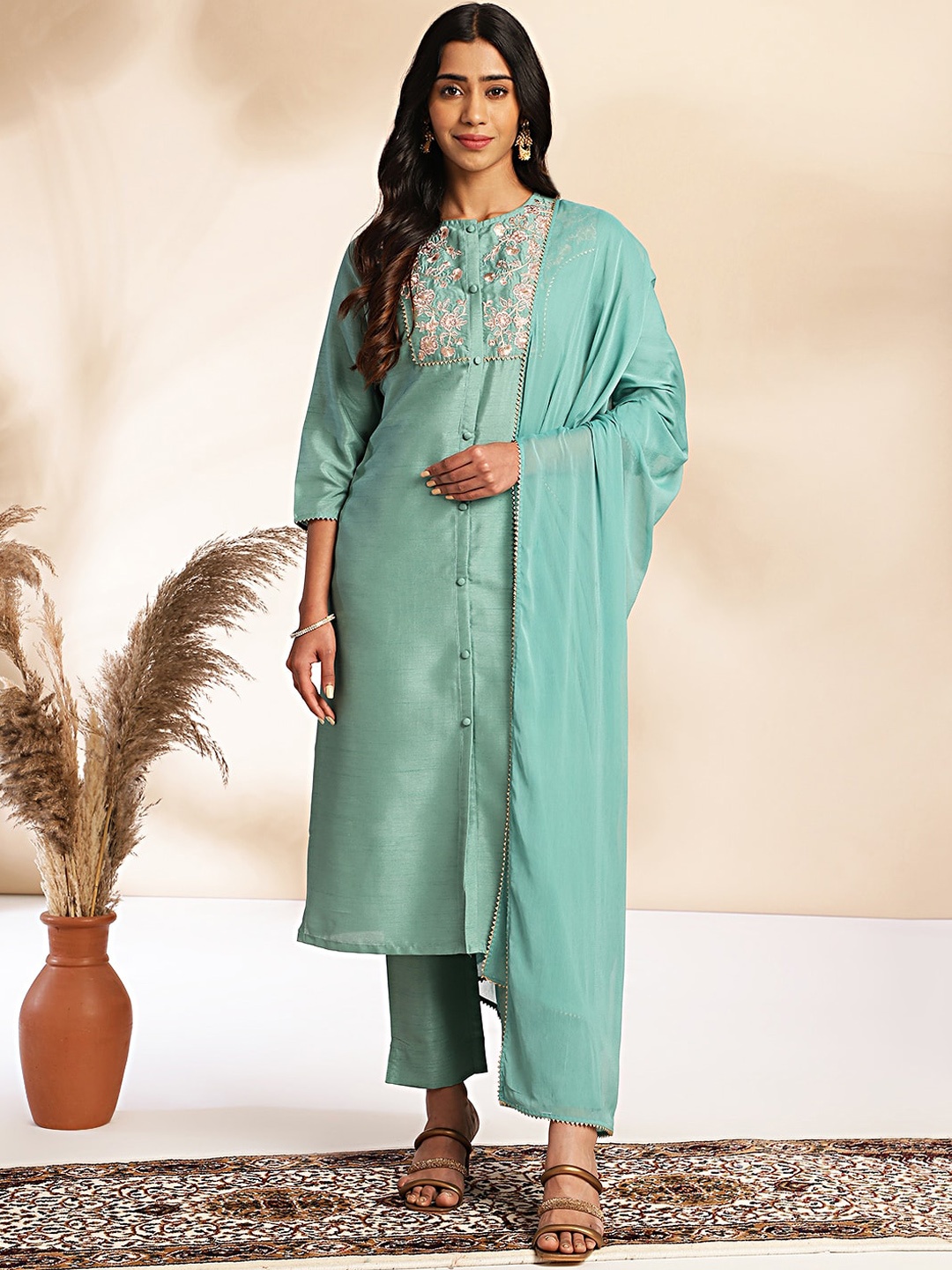 

KALINI Floral Yoke Design Regular Gotta Patti Kurta With Trousers & Dupatta, Green