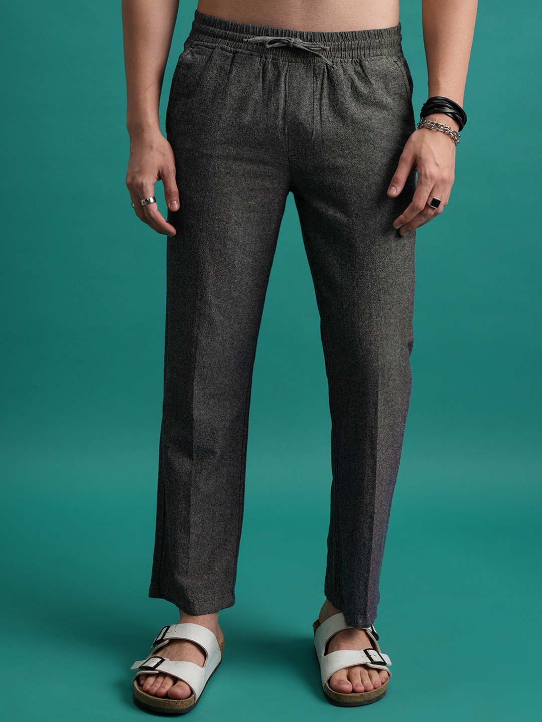 

HIGHLANDER Men Cotton Straight Fit Trousers, Black