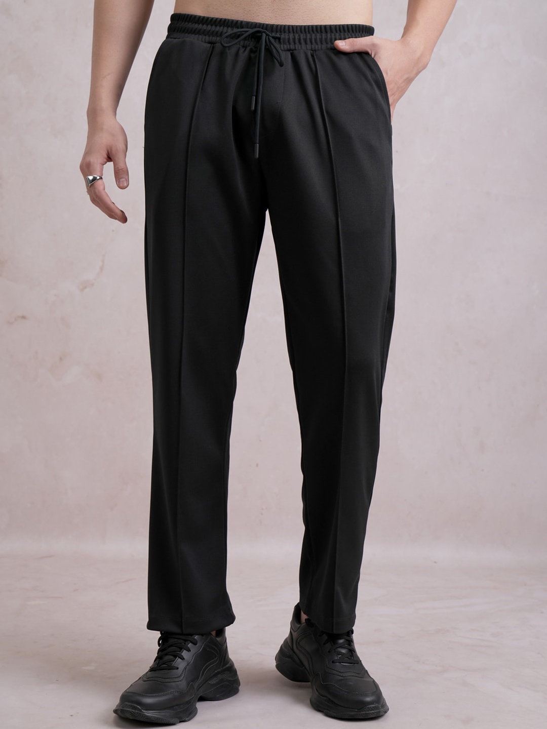 

HIGHLANDER Men Black Relaxed Straight Fit Mid-Rise Track Pant