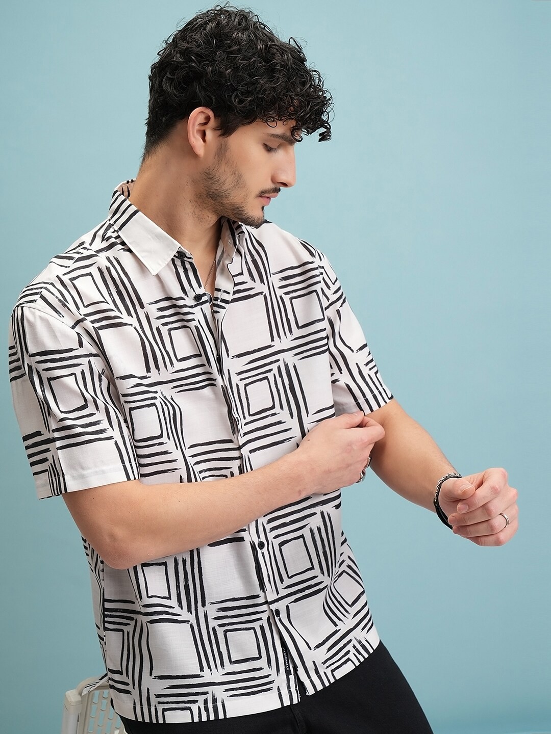 

HIGHLANDER Oversized Geometric Printed Casual Shirt, White