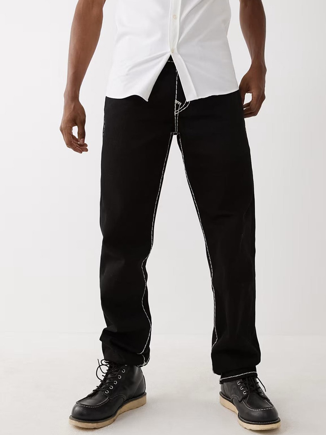 

True Religion Men Super T Ricky Straight Fit Black Mid-Rise Solid Jeans