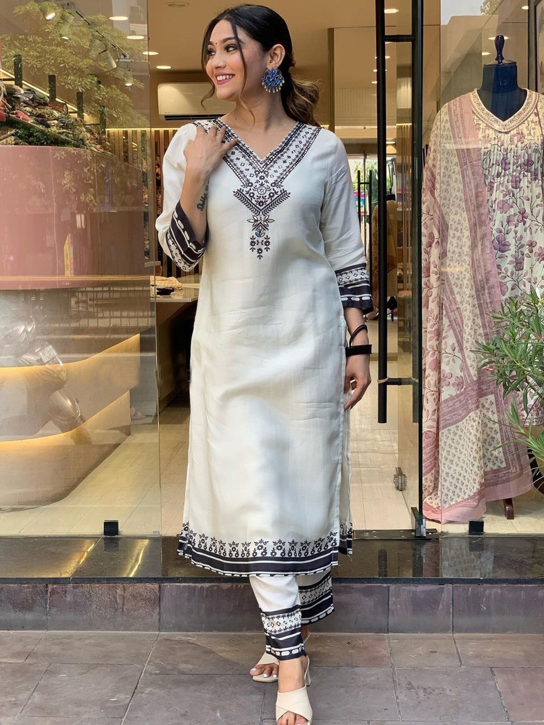 

Momina Fashion Women Floral Printed V-Neck Straight Thread Work Kurta with Trouser, White