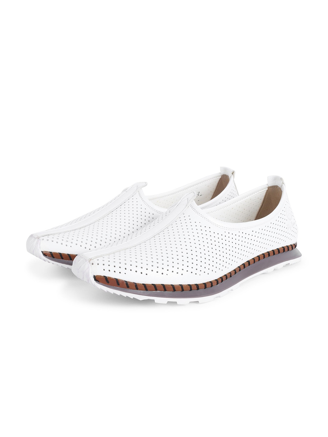 

Big Boon Men Perforated Lightweight Mojaris, White