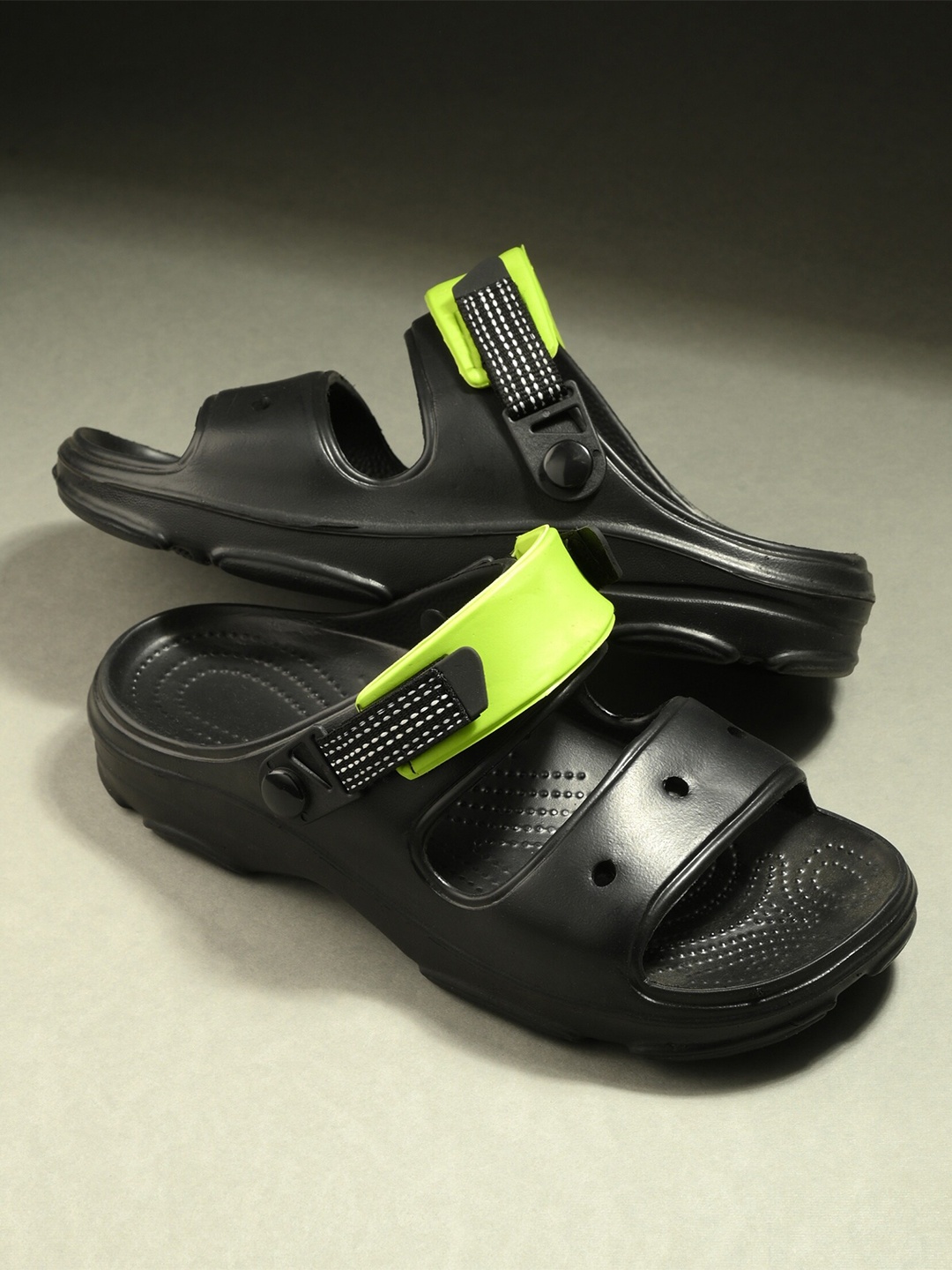 

HRX by Hrithik Roshan Men Black Self Design Croslite Clogs