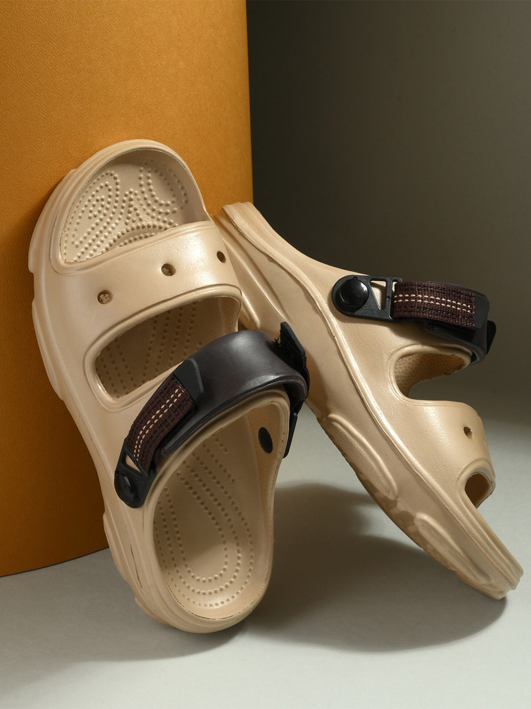 

HRX by Hrithik Roshan Men Beige Self Design Croslite Clogs