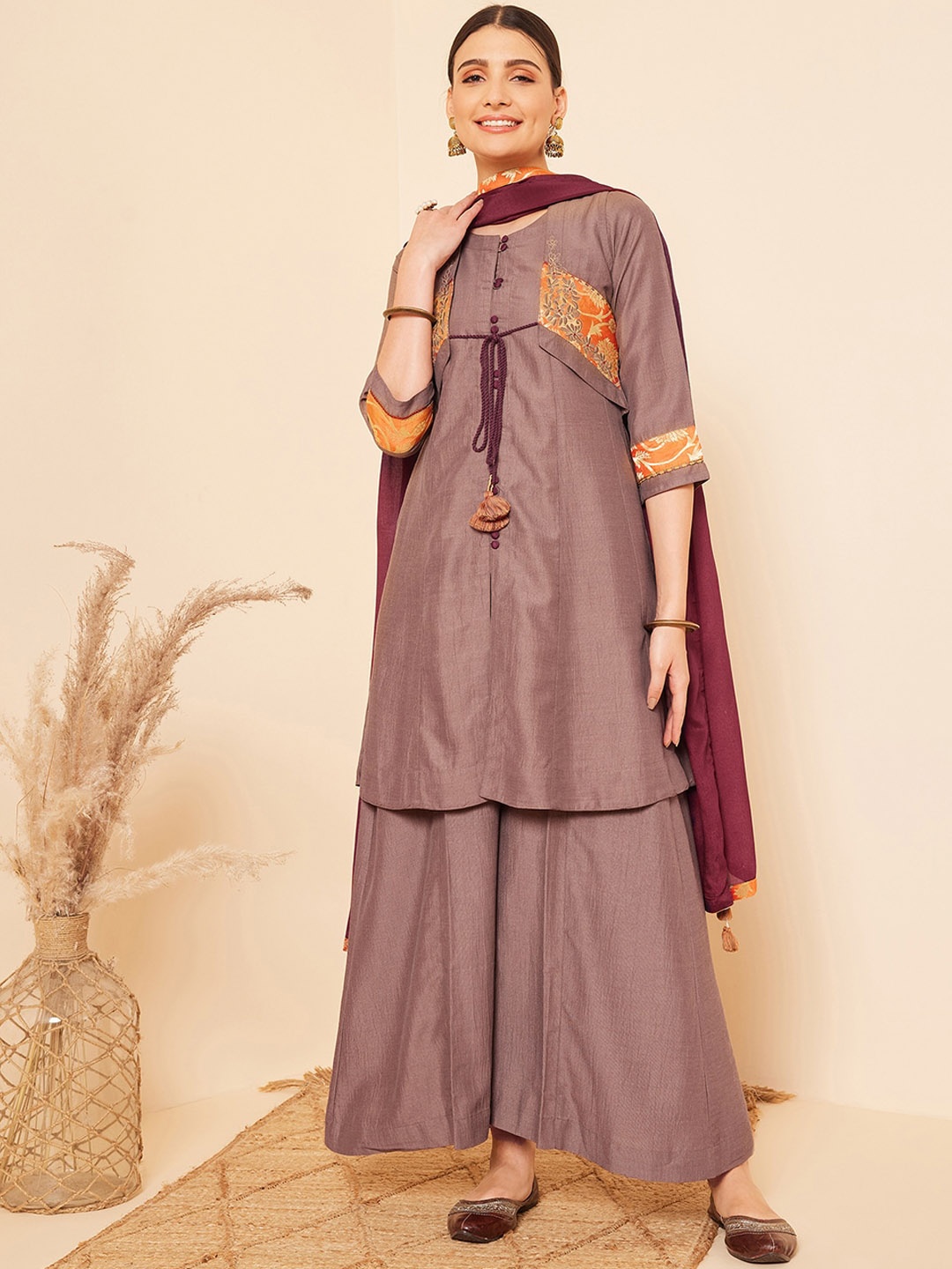

STADO Round Neck Yoke or Border Details A Line Kurti with Palazzo & Dupatta, Grey