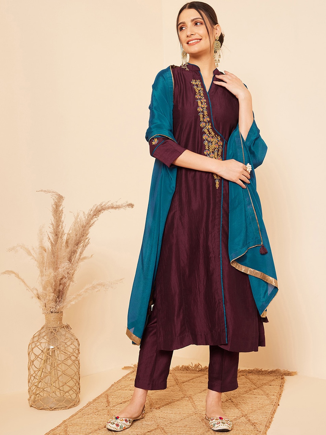 

STADO Mandarin Collar Floral Embroidered Kurta with Trousers & Dupatta, Blue