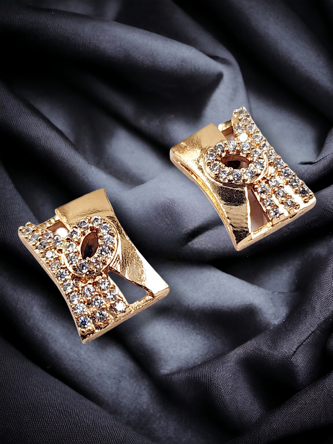 

DressBerry Rose Gold-Plated Square Studs Earrings