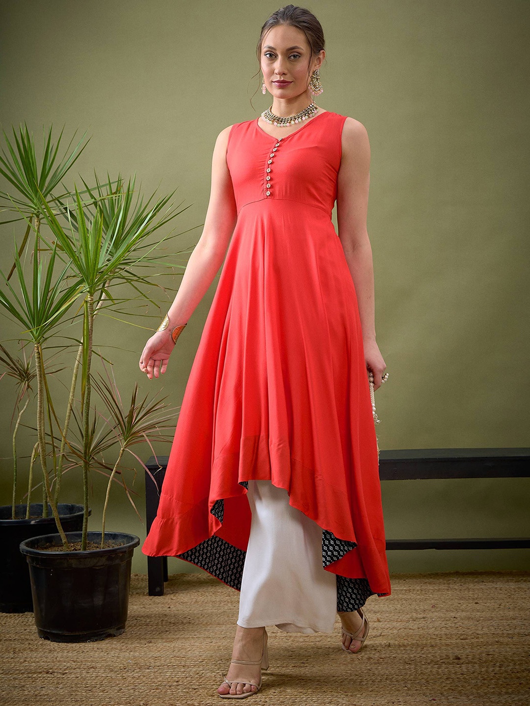 

Shae by SASSAFRAS V Neck Sleeveless Anarkali Kurta, Red