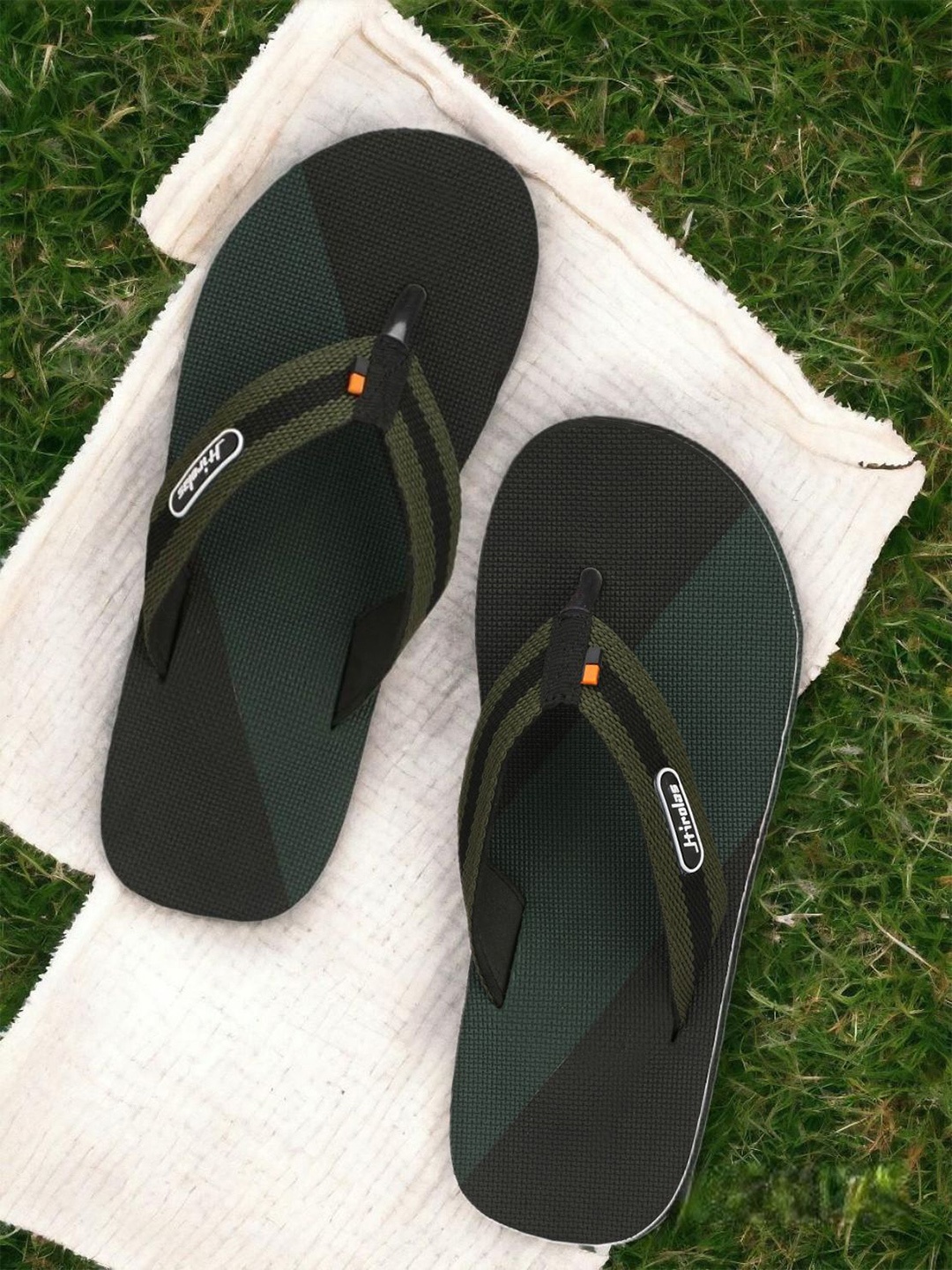 

HIROLAS Men Textured Thong Flip-Flops, Olive