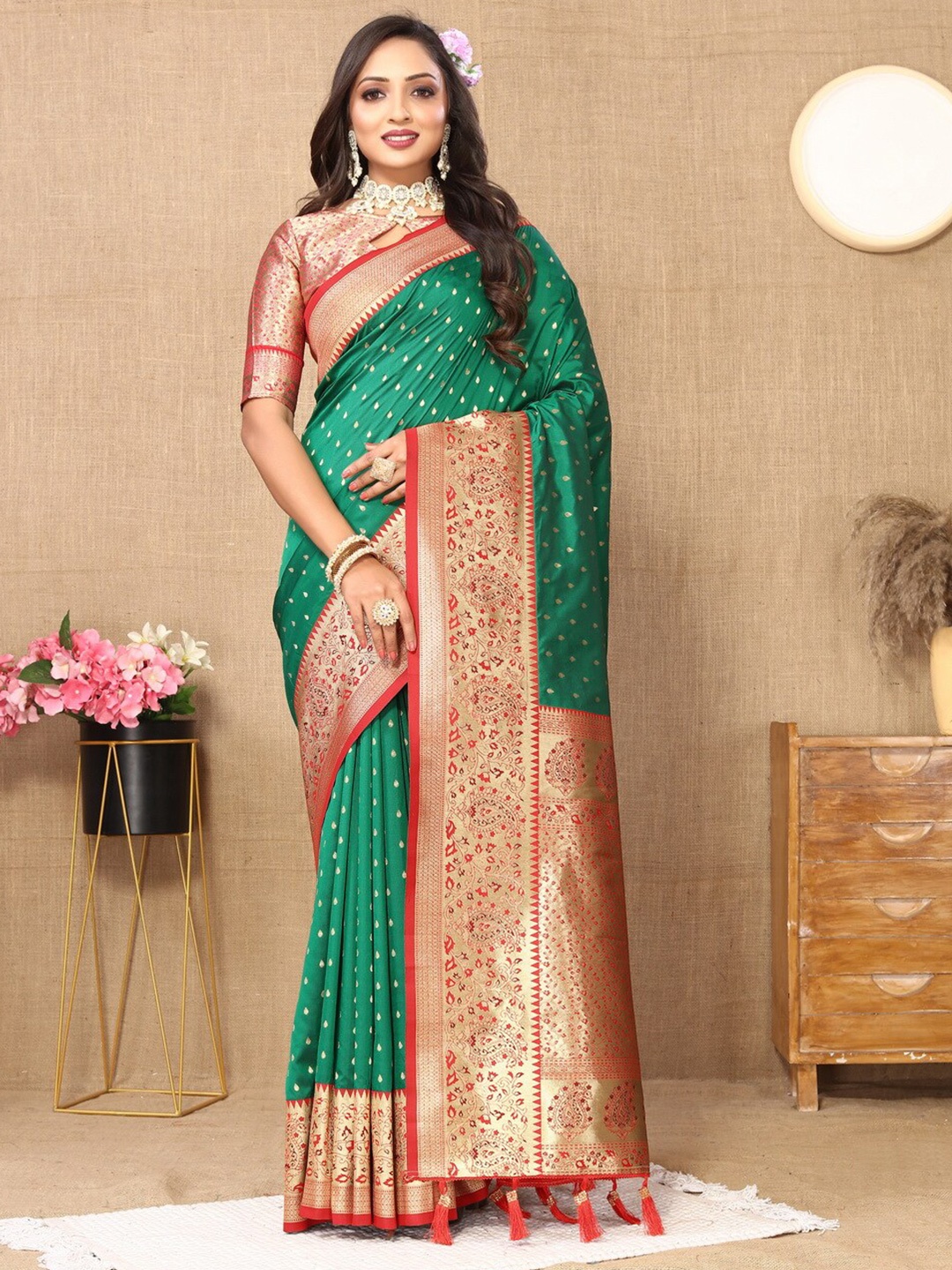 

Divyadham Textiles Ethnic Motifs Woven Design Zari Pure Silk Banarasi Saree, Green