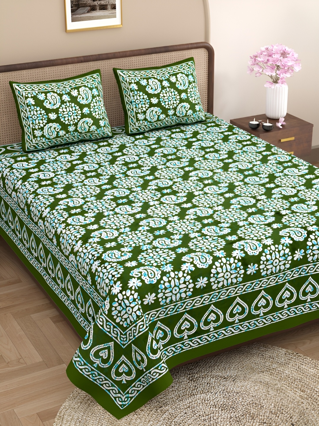 

Aura Green & White Ethnic Motifs Cotton 144 TC Queen Bedsheet With 2 Pillow Covers