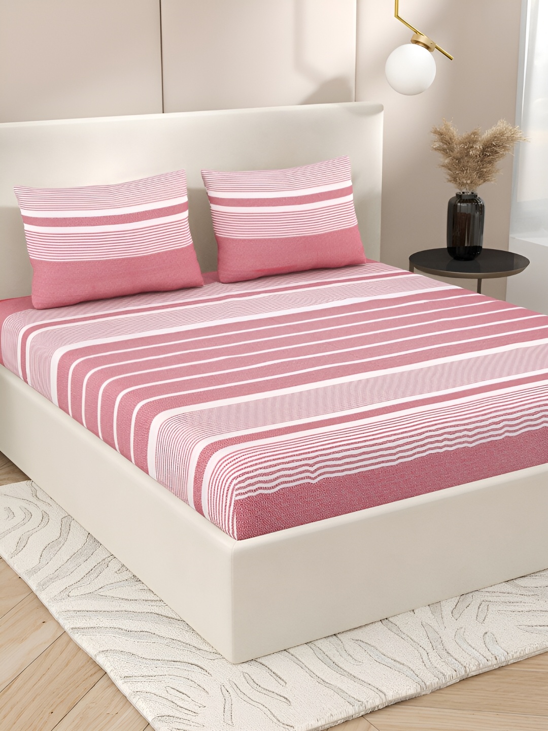 

Aura Red & White Geometric 144 TC Cotton Queen Bedsheet with 2 Pillow Covers