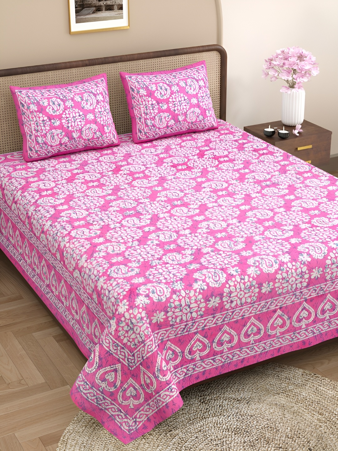 

Aura Pink & White Geometric Cotton 144 TC Queen Bedsheet with 2 Pillow Covers
