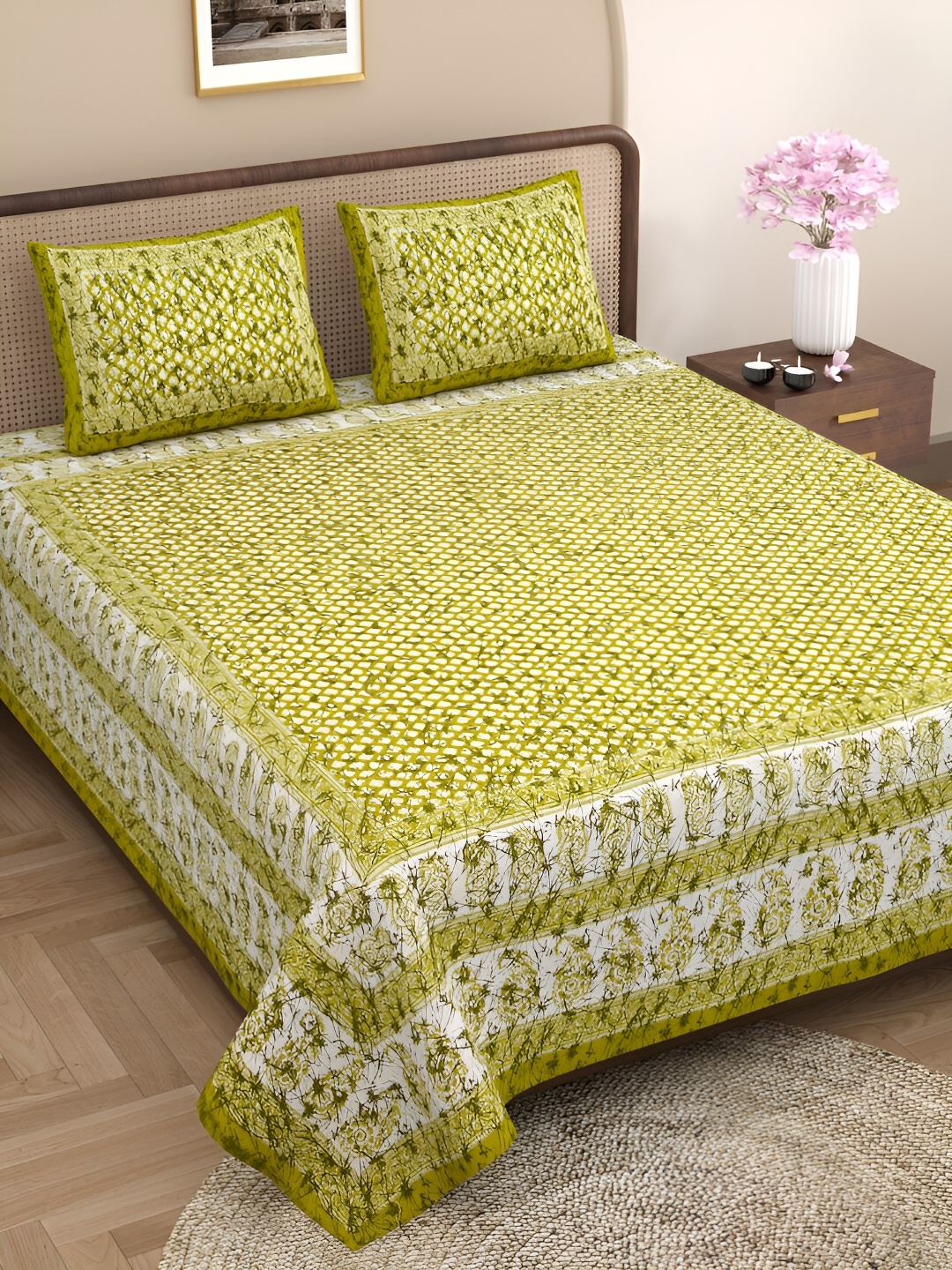 

Aura Yellow & White Ethnic Motifs 144 TC Cotton Queen Bedsheet with 2 Pillow Covers