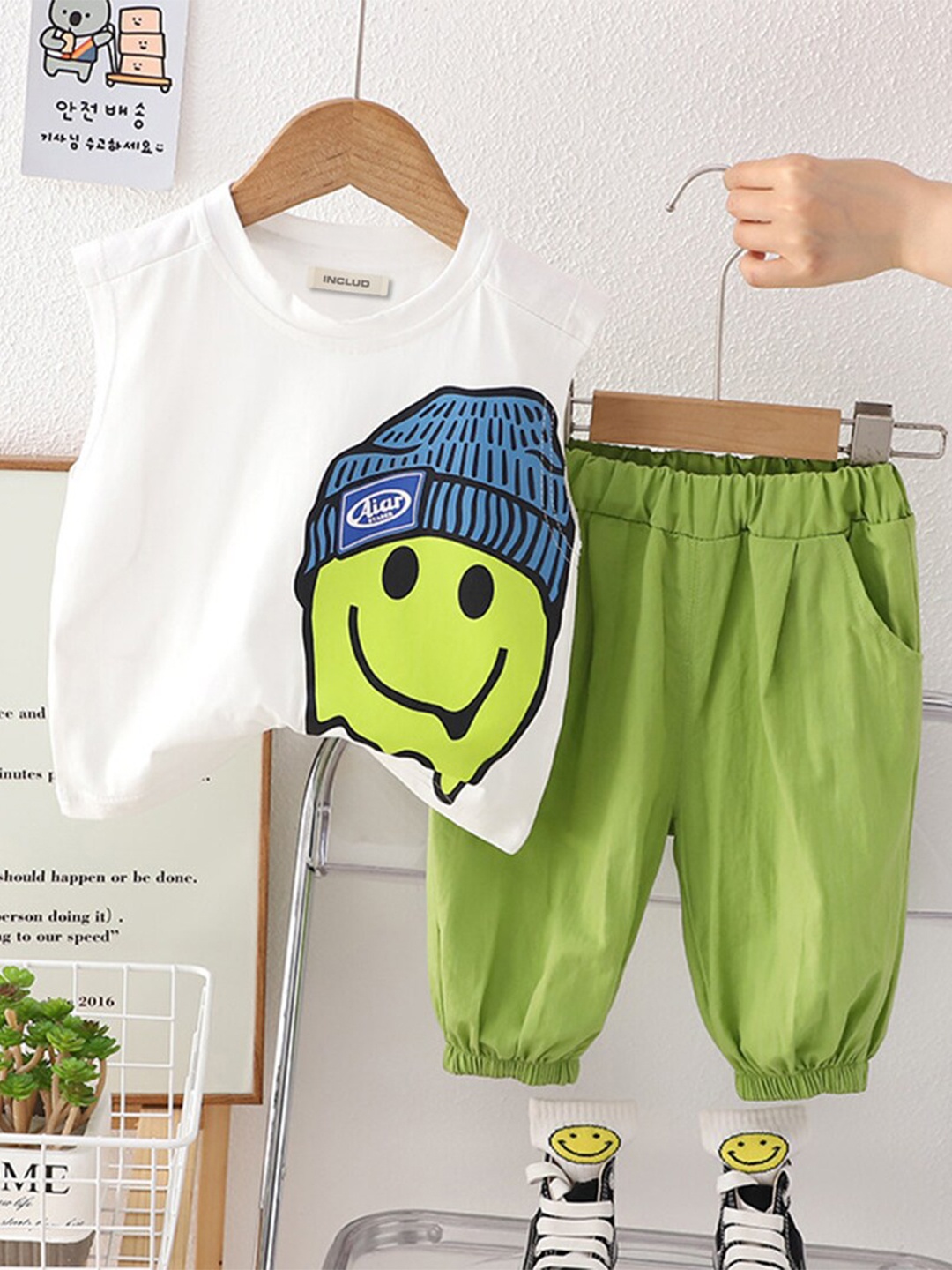 

INCLUD Boys Graphic Printed T-shirt with Trousers, White