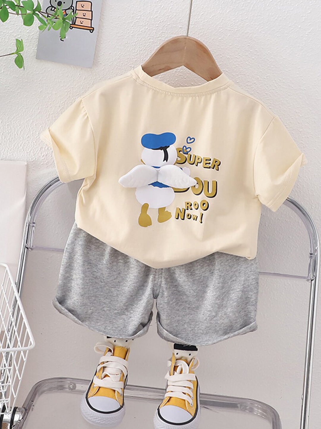 

INCLUD Boys Graphic Printed T-shirt with Shorts, Off white