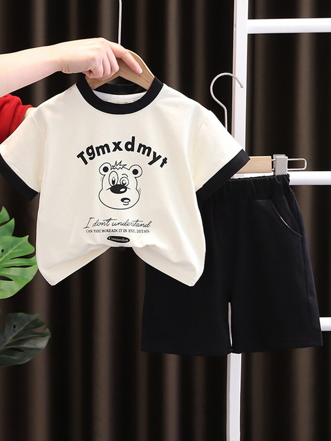 

INCLUD Infant Boys Printed T-shirt with Shorts, Black