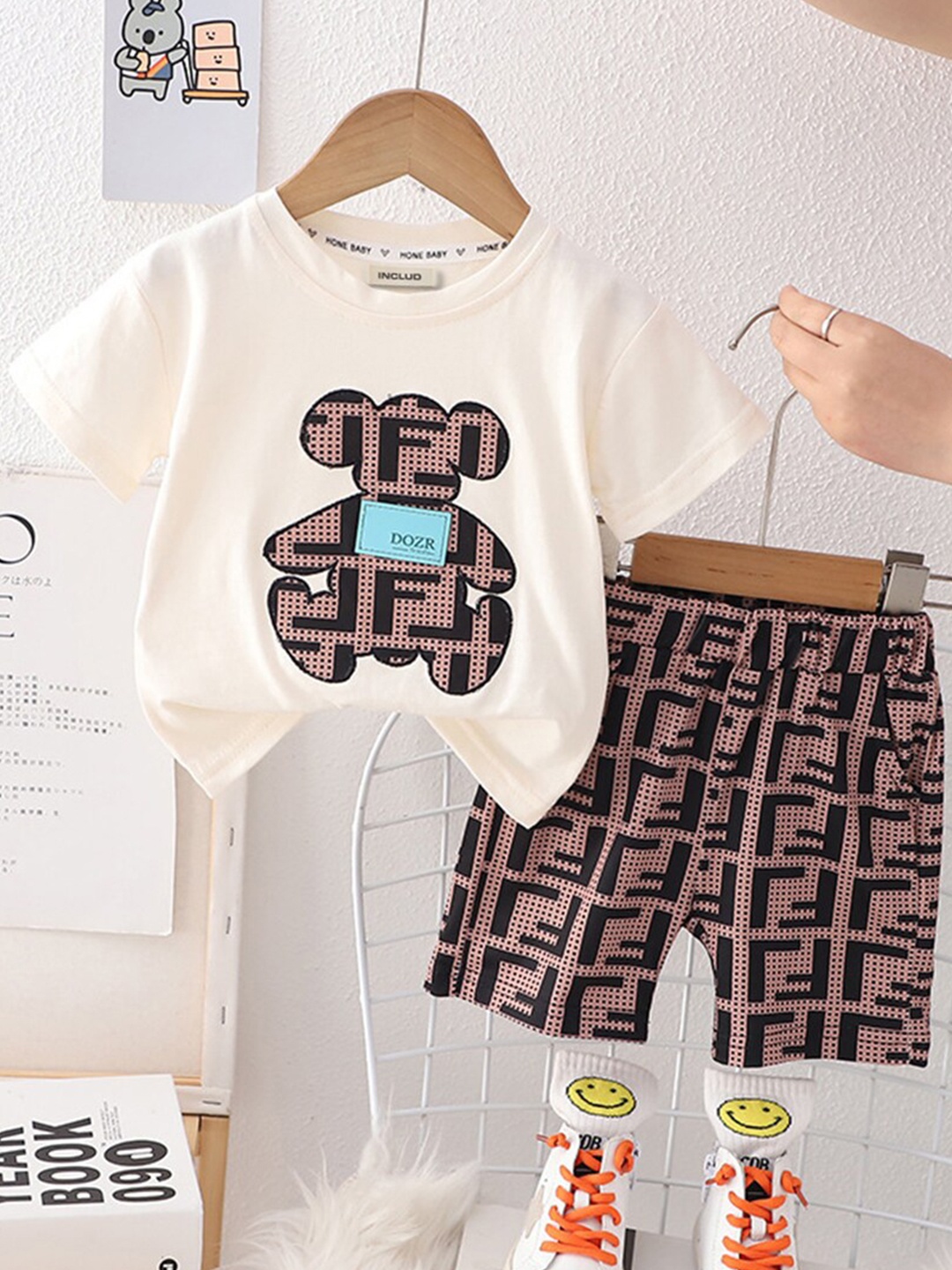 

INCLUD Boys Printed T-shirt with Shorts, Off white