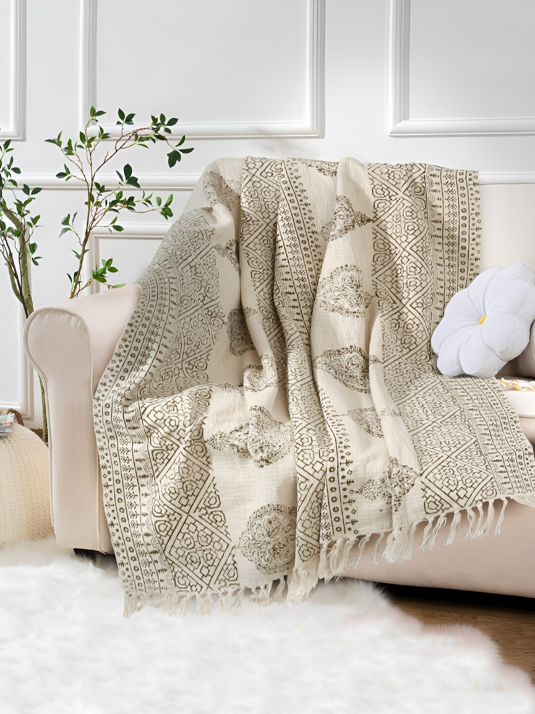 

eyda Cream Coloured & Green Printed Cotton Throw